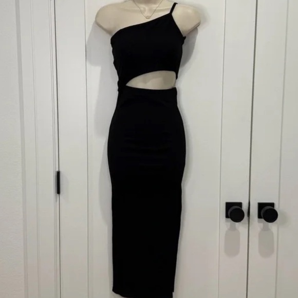 AMABLE one shoulder cut out dress large Fits like M. Like new ! - Picture 3 of 6